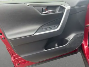 TOYOTA RAV4 Hybrid 4x4 Team Deutschland AHK