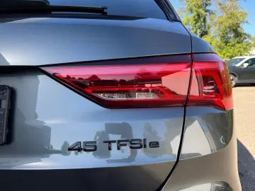 AUDI Q3 S line  AHK BLACKSTYLE KAMERA PANO SONOS