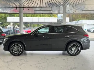 MERCEDES-BENZ GLC 300 d 3x AMG PANO DISTRO BURM MEMO…