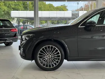 MERCEDES-BENZ GLC 300 d 3x AMG PANO DISTRO BURM MEMO…