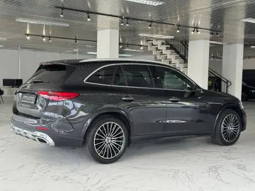 MERCEDES-BENZ GLC 300 d 3x AMG PANO DISTRO BURM MEMO…
