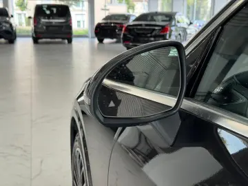 MERCEDES-BENZ GLC 300 d 3x AMG PANO DISTRO BURM MEMO…