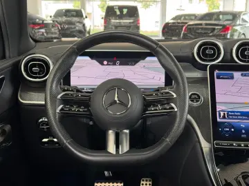 MERCEDES-BENZ GLC 300 d 3x AMG PANO DISTRO BURM MEMO…