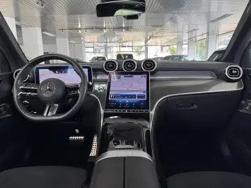 MERCEDES-BENZ GLC 300 d 3x AMG PANO DISTRO BURM MEMO…