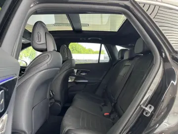 MERCEDES-BENZ GLC 300 d 3x AMG PANO DISTRO BURM MEMO…