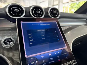 MERCEDES-BENZ GLC 300 d 3x AMG PANO DISTRO BURM MEMO…