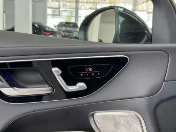 MERCEDES-BENZ GLC 300 d 3x AMG PANO DISTRO BURM MEMO…