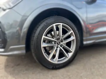 AUDI Q3 S line  AHK BLACKSTYLE PANO KAMERA MATRIX
