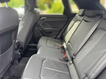AUDI Q3 S line  AHK BLACKSTYLE PANO KAMERA MATRIX