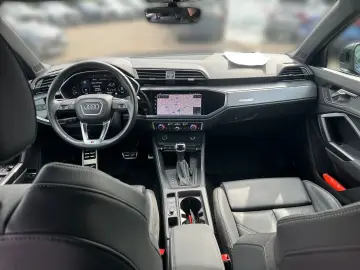 AUDI Q3 S line  AHK BLACKSTYLE PANO KAMERA MATRIX