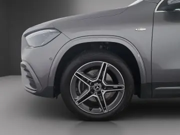 MERCEDES-BENZ GLA 250 e AMG Keyless SHZ LED MBUX 19