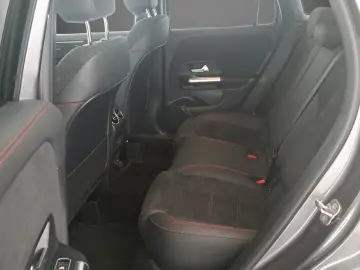 MERCEDES-BENZ GLA 250 e AMG Keyless SHZ LED MBUX 19
