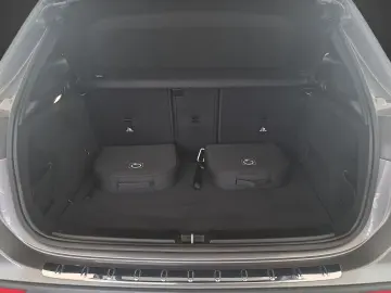 MERCEDES-BENZ GLA 250 e AMG Keyless SHZ LED MBUX 19