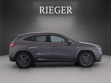MERCEDES-BENZ GLA 250 e AMG Keyless SHZ LED MBUX 19