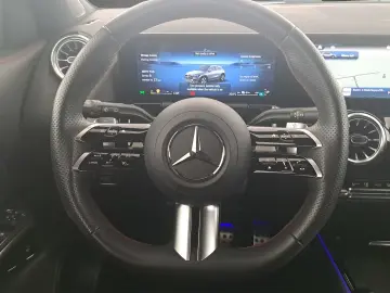 MERCEDES-BENZ GLA 250 e AMG Keyless SHZ LED MBUX 19
