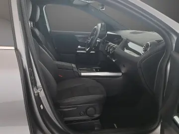 MERCEDES-BENZ GLA 250 e AMG Keyless SHZ LED MBUX 19