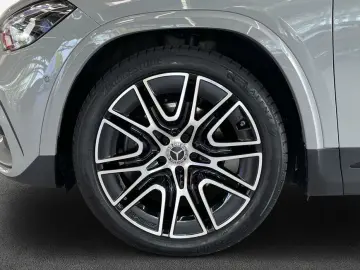 MERCEDES-BENZ GLA 200 d AMG Adva  Night Beam-LED PANO