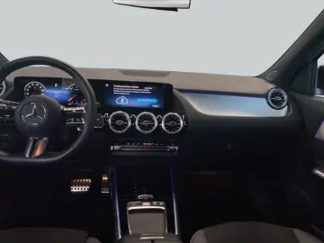 MERCEDES-BENZ GLA 200 d AMG Adva  Night Beam-LED PANO