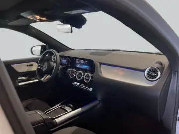 MERCEDES-BENZ GLA 200 d AMG Adva  Night Beam-LED PANO