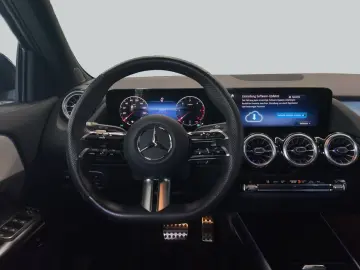 MERCEDES-BENZ GLA 200 d AMG Adva  Night Beam-LED PANO