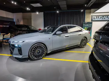 BMW 740D xDrive M Sport Brooklyn Grey   Cinema