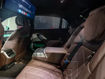 BMW 740D xDrive M Sport Brooklyn Grey   Cinema