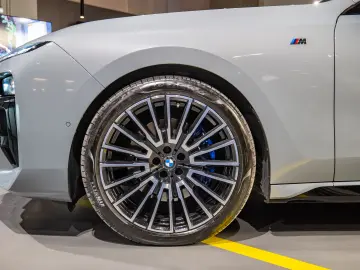 BMW 740D xDrive M Sport Brooklyn Grey   Cinema