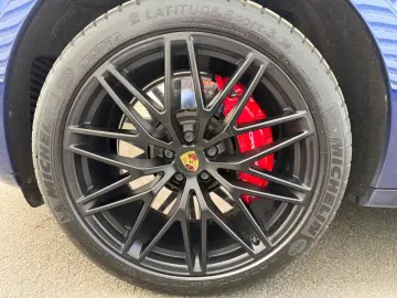 PORSCHE Macan GTS Chrono Bose 360 Pano 21