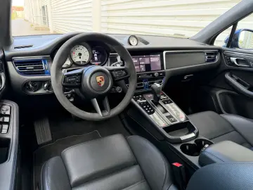 PORSCHE Macan GTS Chrono Bose 360 Pano 21