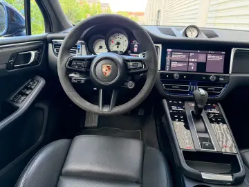 PORSCHE Macan GTS Chrono Bose 360 Pano 21