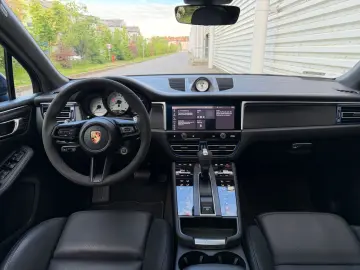 PORSCHE Macan GTS Chrono Bose 360 Pano 21