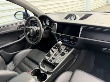 PORSCHE Macan GTS Chrono Bose 360 Pano 21