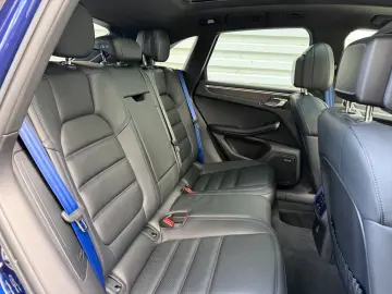 PORSCHE Macan GTS Chrono Bose 360 Pano 21