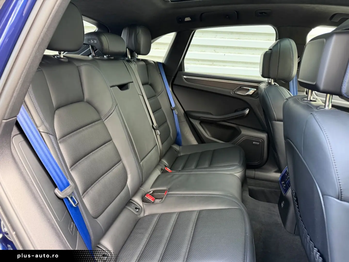 PORSCHE Macan GTS Chrono Bose 360 Pano 21