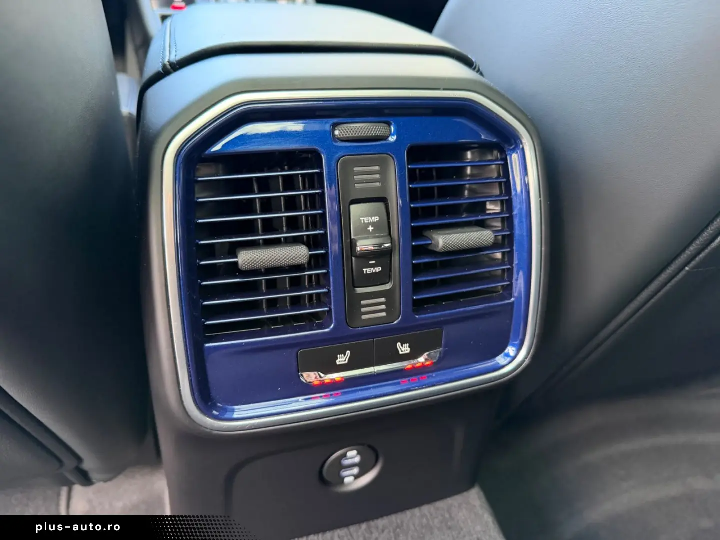 PORSCHE Macan GTS Chrono Bose 360 Pano 21