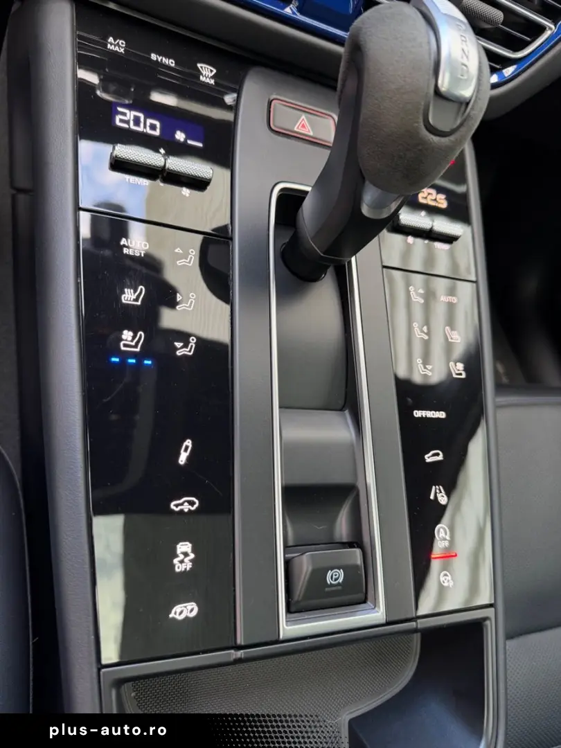 PORSCHE Macan GTS Chrono Bose 360 Pano 21