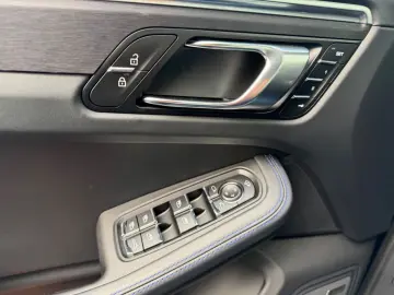 PORSCHE Macan GTS Chrono Bose 360 Pano 21