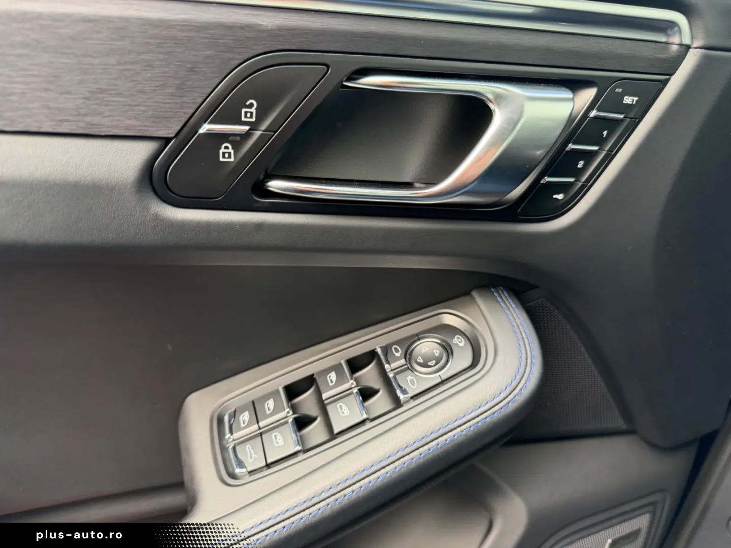 PORSCHE Macan GTS Chrono Bose 360 Pano 21