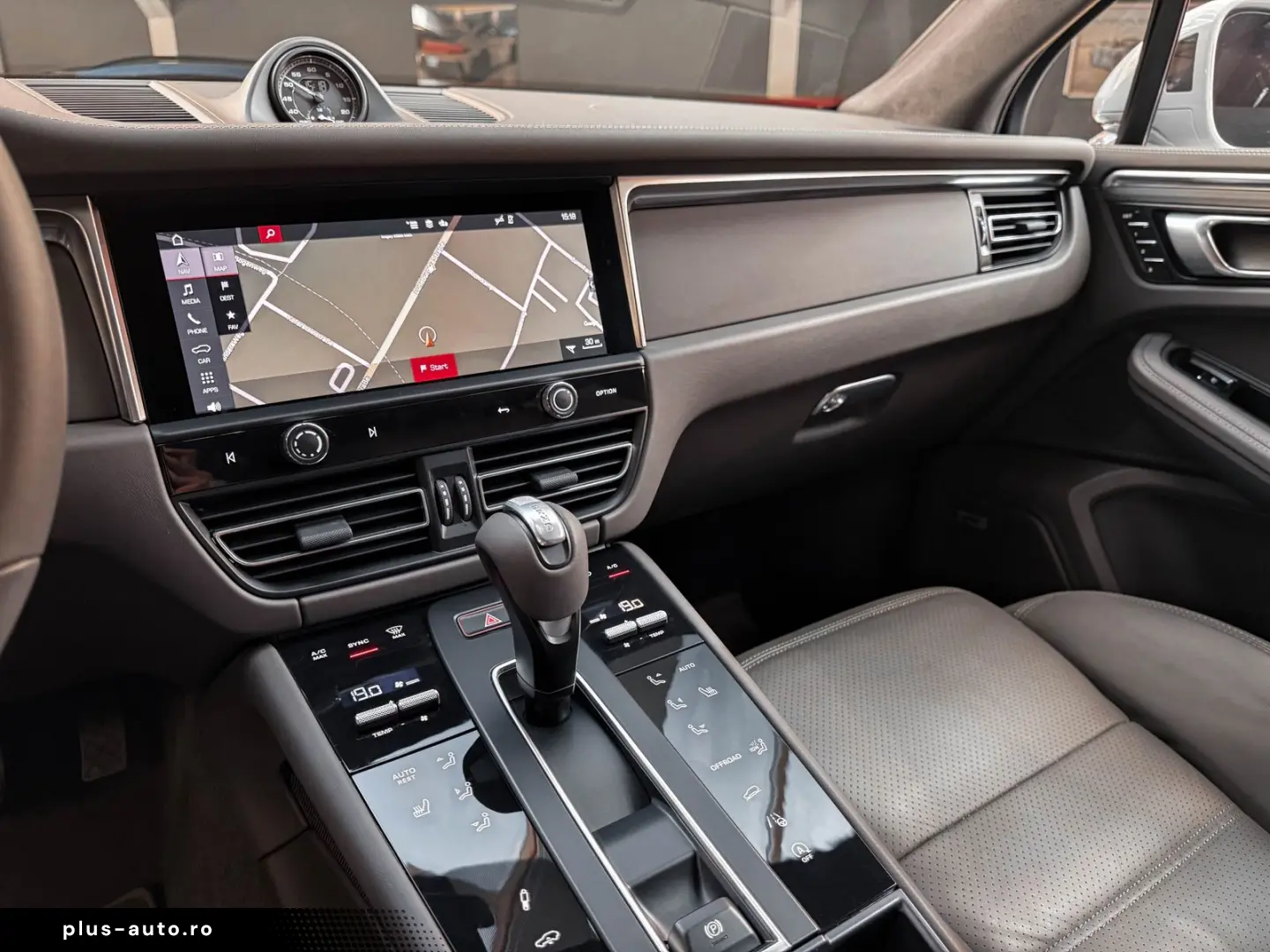 PORSCHE Macan GTS Approved 2028 Pano 18 Wege Standheiz B