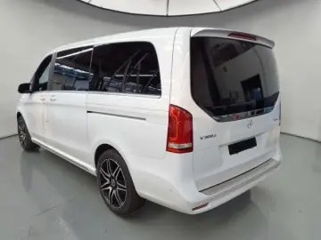 MERCEDES-BENZ V 300d 4M AMG LINE LANG AIRMATIC ACC 8-SITZE