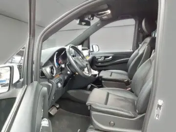 MERCEDES-BENZ V 300d 4M AMG LINE LANG AIRMATIC ACC 8-SITZE