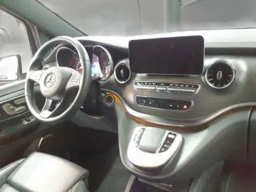 MERCEDES-BENZ V 300d 4M AMG LINE LANG AIRMATIC ACC 8-SITZE