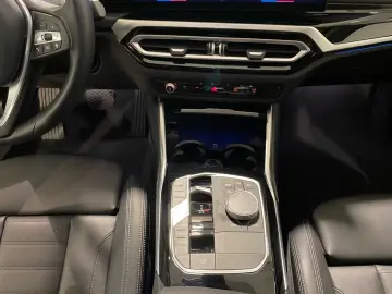 BMW 330i xDrive Limousine LiveCockpitProf Kamera