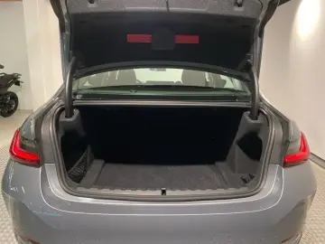 BMW 330i xDrive Limousine LiveCockpitProf Kamera