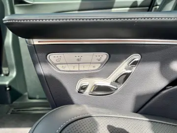 MERCEDES-BENZ V 300 d 4M Exclusive L AMG Pano LUXUSSITZE