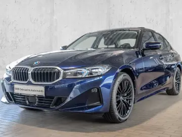 BMW 330i Automatic Glass Roof Towbar DAProf Head-Up Display