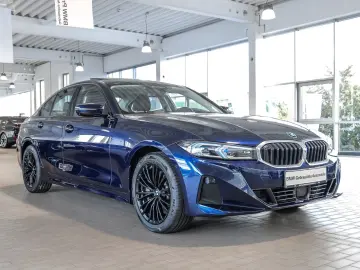BMW 330i Automatic Glass Roof Towbar DAProf Head-Up Display
