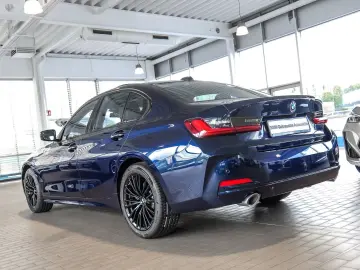 BMW 330i Automatic Glass Roof Towbar DAProf Head-Up Display