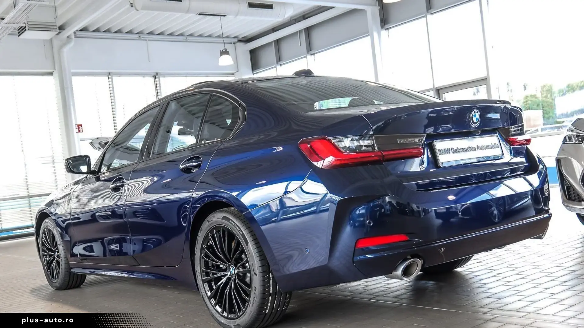 BMW 330i Automatic Glass Roof Towbar DAProf Head-Up Display