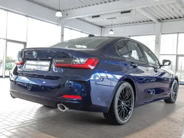 BMW 330i Automatic Glass Roof Towbar DAProf Head-Up Display